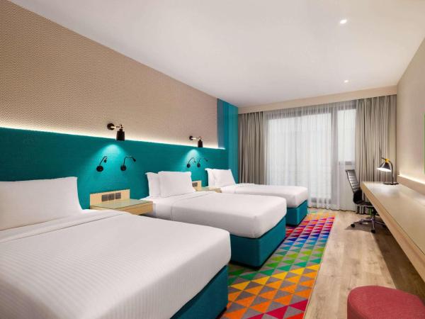 La Quinta by Wyndham Dubai Jumeirah : photo 1 de la chambre chambre familiale 3 lits queen-size - transfert gratuit vers plage la mer et station de métro burj khalifa/dubai mall