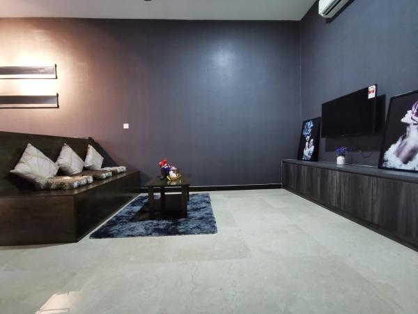 Attic Home Melaka Silverscape Residence & Jonker : photo 9 de la chambre deluxe king studio (private bathtub and city view)