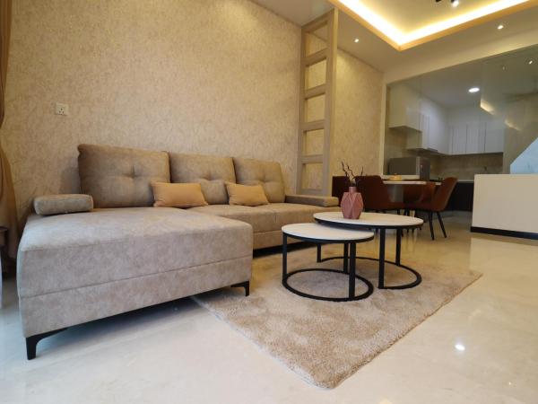 Attic Home Melaka Silverscape Residence & Jonker : photo 3 de la chambre luxury family 3 bedroom suite (private bathtub and sea view)