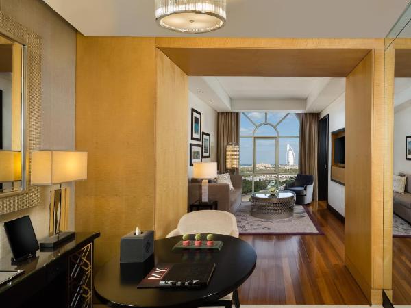 Aspen Chalets by Kempinski Hotel Mall of The Emirates : photo 4 de la chambre grande chambre deluxe - vue sur ville