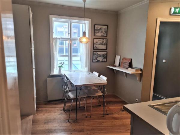 Grettir Guesthouse : photo 2 de la chambre chambre double avec salle de bains commune