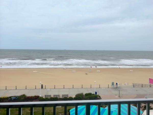 Surfbreak Virginia Beach Oceanfront, Ascend Hotel Collection : photo 3 de la chambre superior queen studio with two queen beds - accessible/non smoking