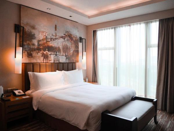 Holiday Inn Guangzhou Science City, an IHG Hotel- Free Canton Fair Shuttle Bus : photo 5 de la chambre suite 1 chambre lit king-size