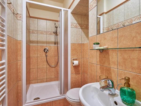 Penzion Weber : photo 2 de la chambre chambre triple avec balcon