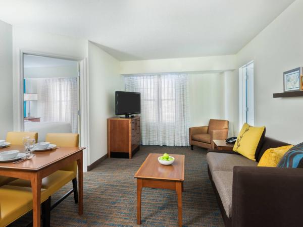 Residence Inn by Marriott St. Louis Downtown : photo 3 de la chambre suite 2 chambres avec lit king-size