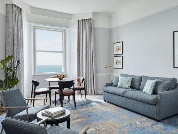 Bournemouth Highcliff Marriott Hotel : photo 3 de la chambre suite 1 chambre lit king-size avec canapé-lit - vue sur mer