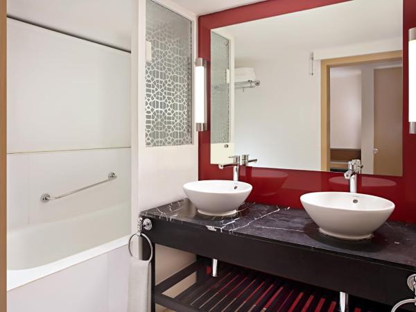Le Meridien Kochi : photo 4 de la chambre one-bedroom duplex suite with city view - club level with 10% f & b discount