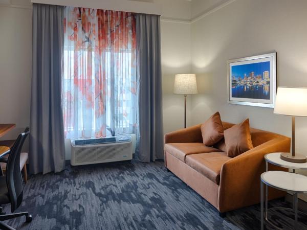 Fairfield Inn & Suites by Marriott Columbus Airport : photo 2 de la chambre hébergement lit king-size avec canapé-lit - non-fumeurs