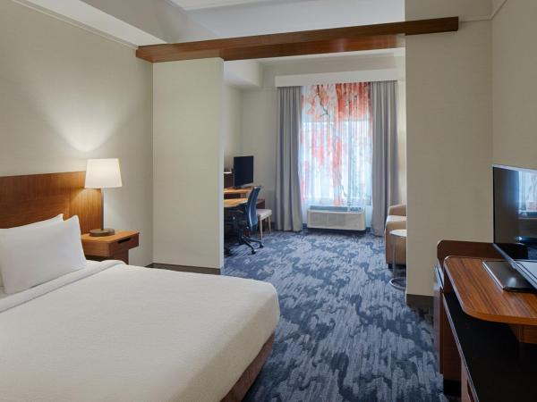 Fairfield Inn & Suites by Marriott Columbus Airport : photo 7 de la chambre hébergement lit king-size avec canapé-lit - non-fumeurs