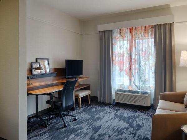 Fairfield Inn & Suites by Marriott Columbus Airport : photo 10 de la chambre hébergement lit king-size avec canapé-lit - non-fumeurs