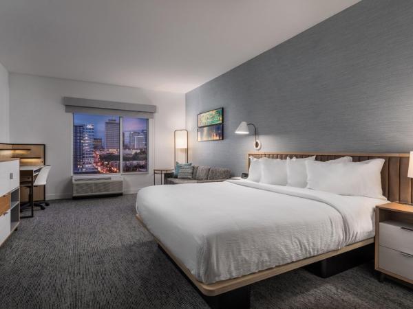 TownePlace Suites by Marriott Nashville Midtown : photo 6 de la chambre studio lit king-size - vue sur ville