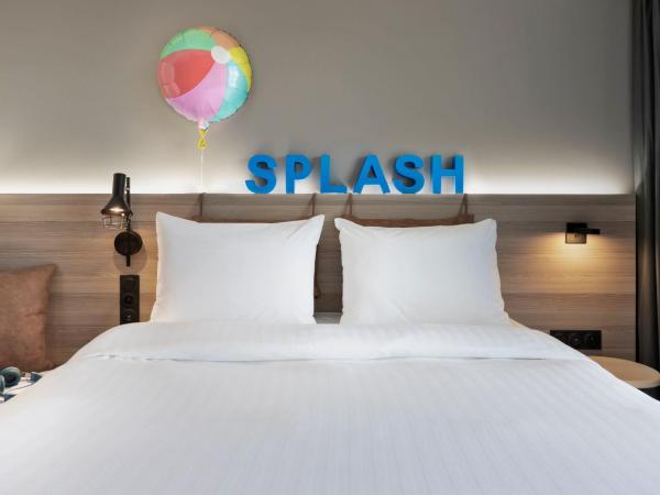 Moxy La Ciotat : photo 2 de la chambre chambre lit queen-size moxy sleeper