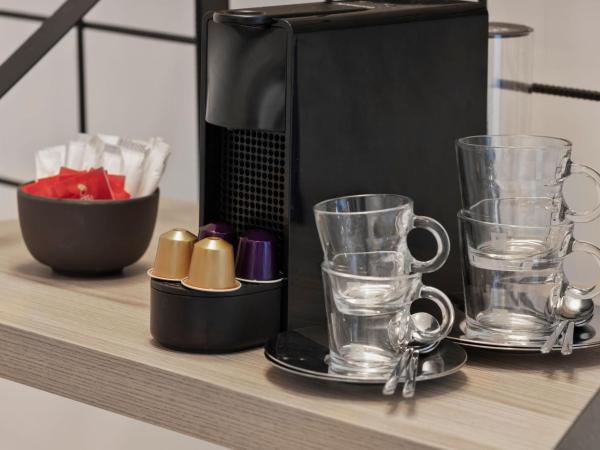 Moxy La Ciotat : photo 9 de la chambre suite 1 chambre lit queen-size avec canapé-lit