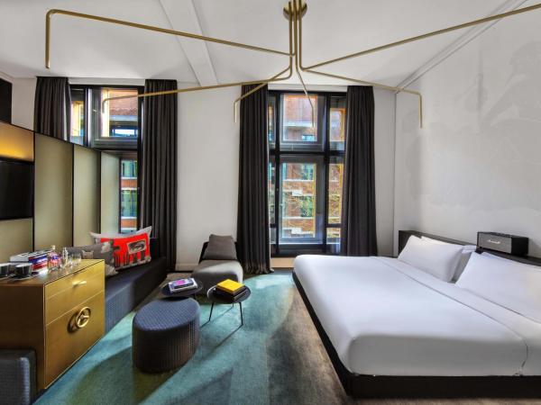 W Amsterdam : photo 8 de la chambre grande chambre sublime bank lit king-size avec baignoire