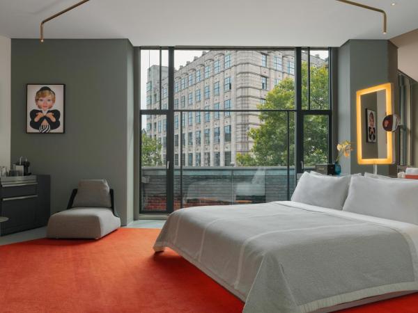 W Amsterdam : photo 3 de la chambre suite cool corner exchange avec 1 lit king-size