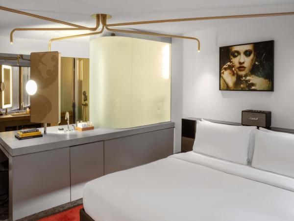 W Amsterdam : photo 1 de la chambre chambre cozy exchange avec 1 lit king-size - vue sur atrium