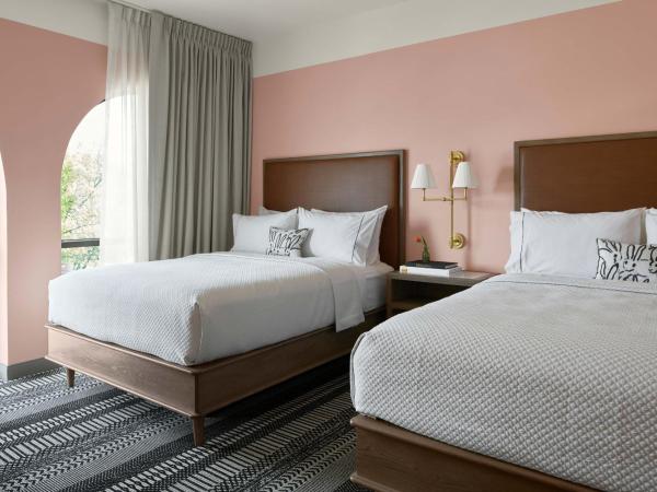 The Memphian a Tribute Portfolio Hotel : photo 2 de la chambre standard guest room with  2 queen bed