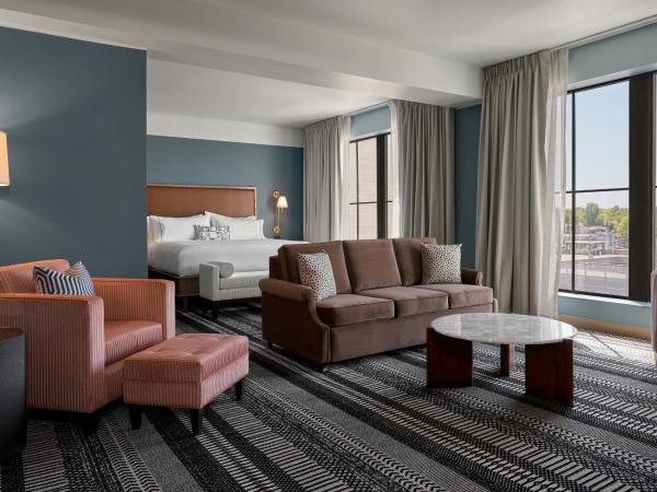 The Memphian a Tribute Portfolio Hotel : photo 2 de la chambre junior suite with 1 king, alternate bed: sofa bed