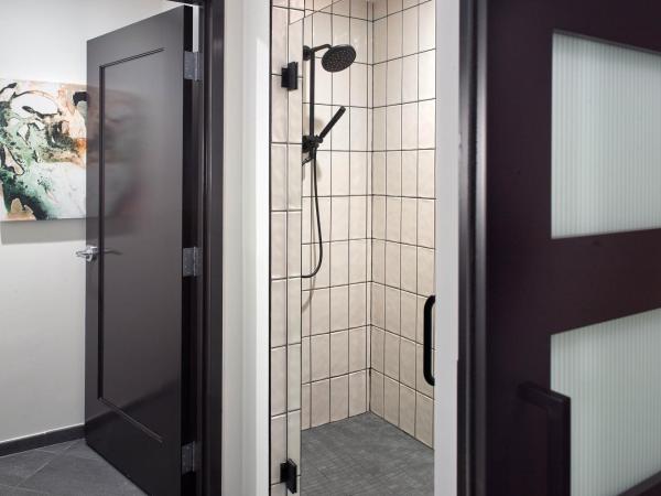 Bellyard, West Midtown Atlanta, a Tribute Portfolio Hotel : photo 2 de la chambre deluxe queen guest room with 2 queen beds with skyline view