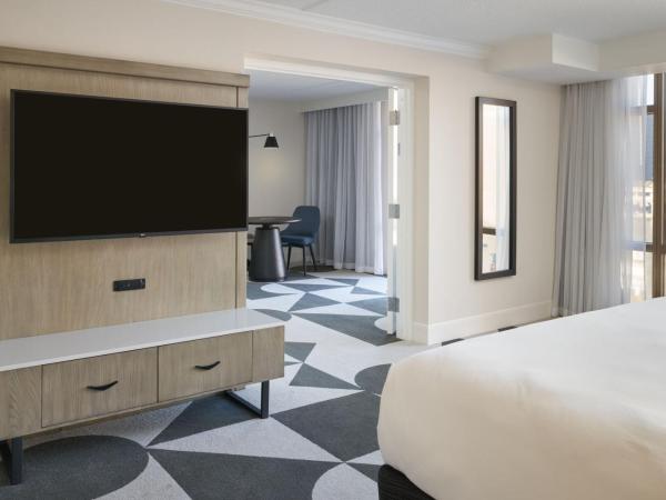 Sheraton Pittsburgh Hotel at Station Square : photo 4 de la chambre suite lit king-size - vue sur fleuve