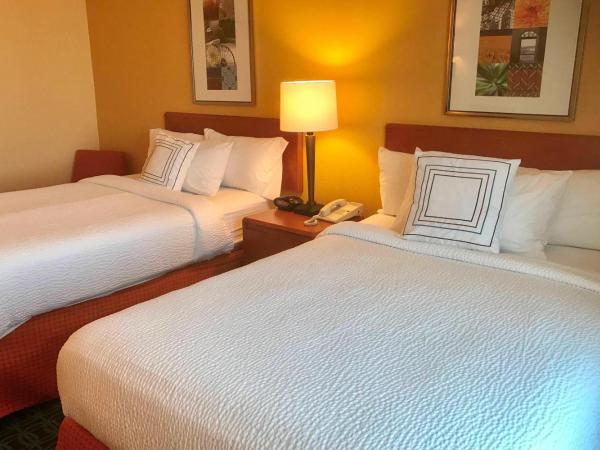 Fairfield Inn and Suites Sacramento Airport Natomas : photo 1 de la chambre chambre double avec 2 lits doubles
