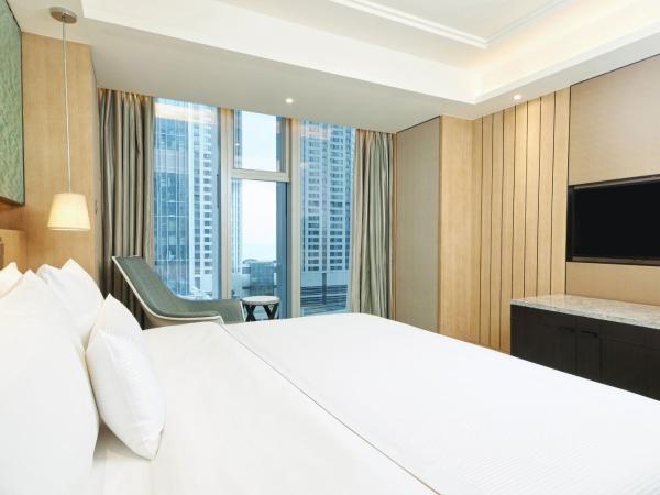 The Westin Qingdao - Instagrammable : photo 8 de la chambre suite junior 1 chambre avec 1 lit king-size - vue sur ville