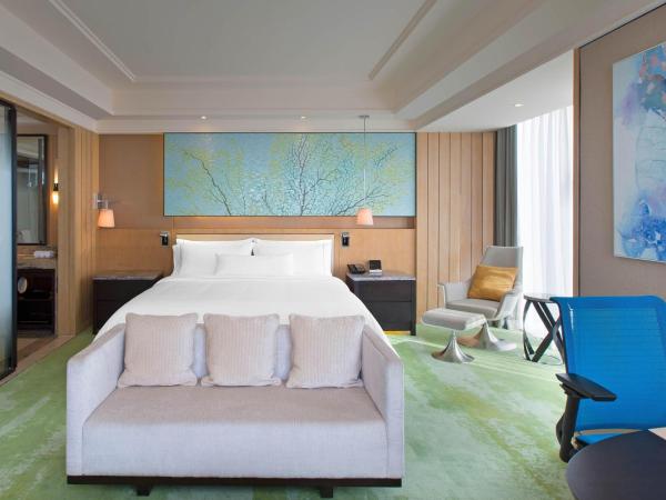 The Westin Qingdao - Instagrammable : photo 7 de la chambre club lounge access, larger guest room, 1 king, city view