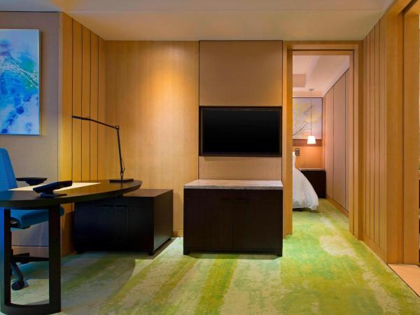 The Westin Qingdao - Instagrammable : photo 10 de la chambre suite junior 1 chambre avec 1 lit king-size - vue sur ville