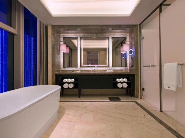 The Westin Qingdao - Instagrammable : photo 5 de la chambre club lounge access, larger guest room, 2 double, ocean view