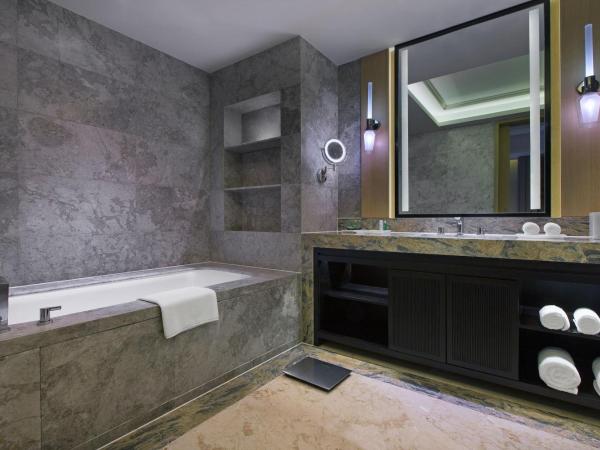 The Westin Qingdao - Instagrammable : photo 6 de la chambre club lounge access, larger guest room, 2 double, city view