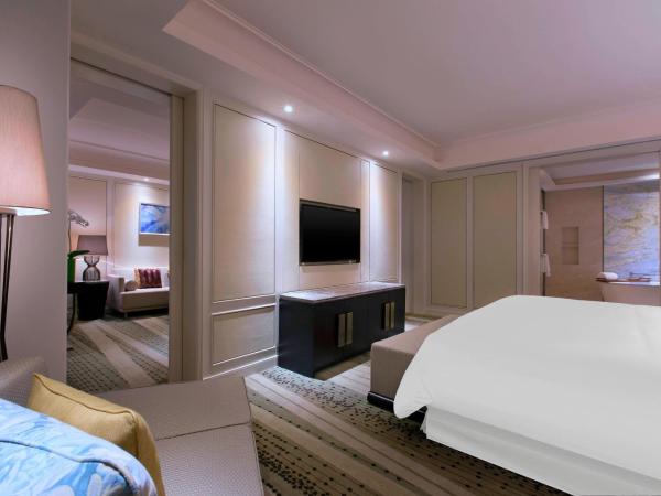 The Westin Qingdao - Instagrammable : photo 7 de la chambre suite exécutive 1 chambre avec 1 lit king-size et accès au salon club