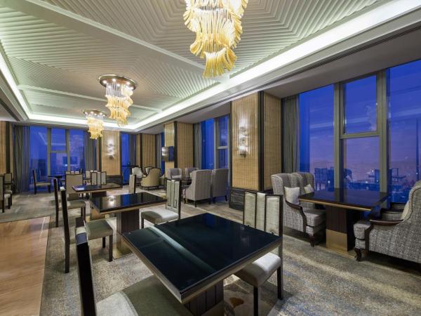 The Westin Qingdao - Instagrammable : photo 9 de la chambre club lounge access, larger guest room, 2 double, city view