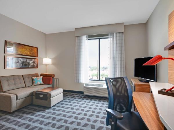 TownePlace Suites by Marriott Indianapolis Downtown : photo 1 de la chambre suite 1 chambre avec lit queen-size et canapé-lit