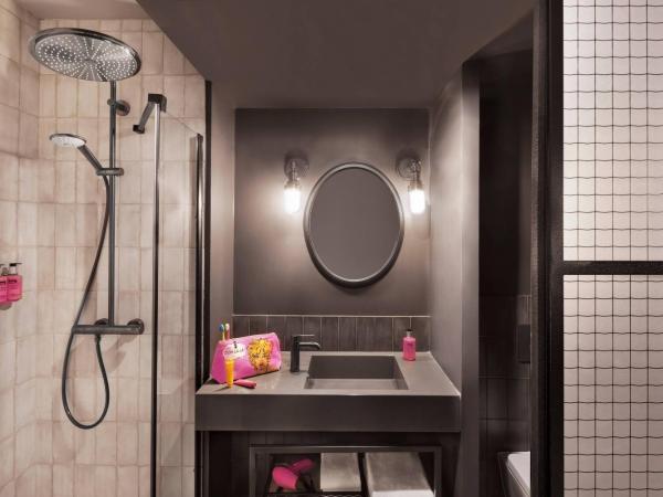 Moxy Lille City : photo 8 de la chambre chambre lit queen-size moxy sleeper