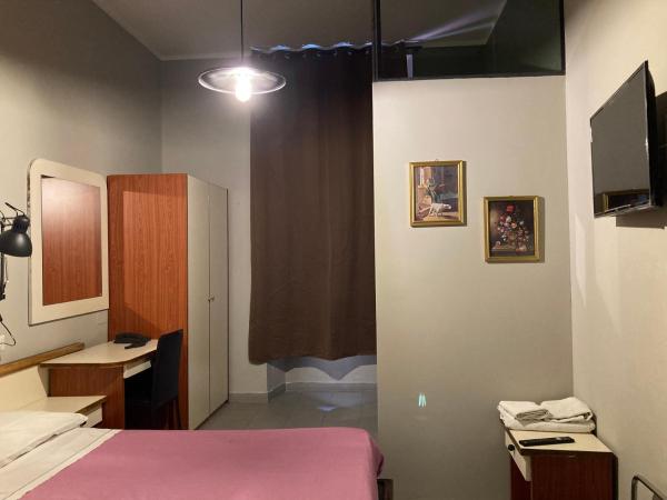 Hotel Calypso : photo 3 de la chambre chambre double avec salle de bains commune