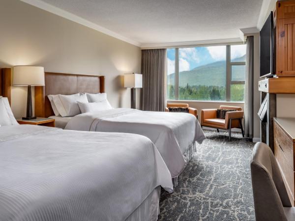 The Westin Resort & Spa, Whistler : photo 2 de la chambre suite studio avec 1 lit queen-size, canapé-lit et cheminée - vue sur montagne