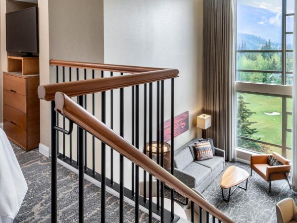 The Westin Resort & Spa, Whistler : photo 1 de la chambre loft en duplex avec 1 lit queen-size et canapé-lit - tour ouest