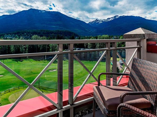 The Westin Resort & Spa, Whistler : photo 5 de la chambre suite studio avec 1 lit queen-size, canapé-lit et cheminée - vue sur montagne