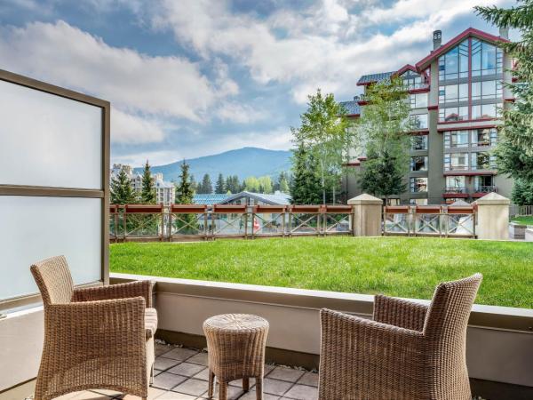 The Westin Resort & Spa, Whistler : photo 3 de la chambre suite studio avec 1 lit queen-size, canapé-lit et cheminée