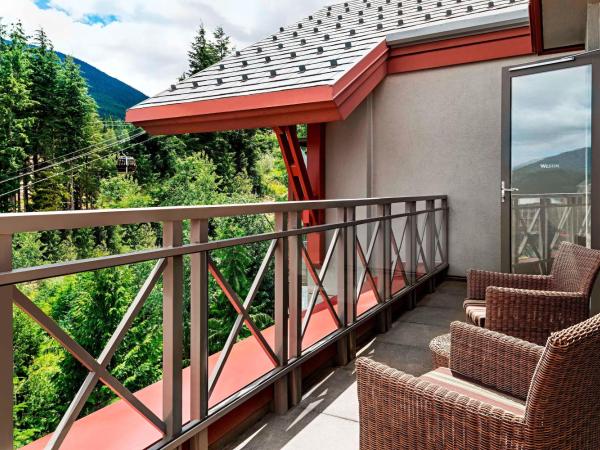 The Westin Resort & Spa, Whistler : photo 7 de la chambre suite studio avec 1 lit queen-size, canapé-lit et cheminée - vue sur montagne