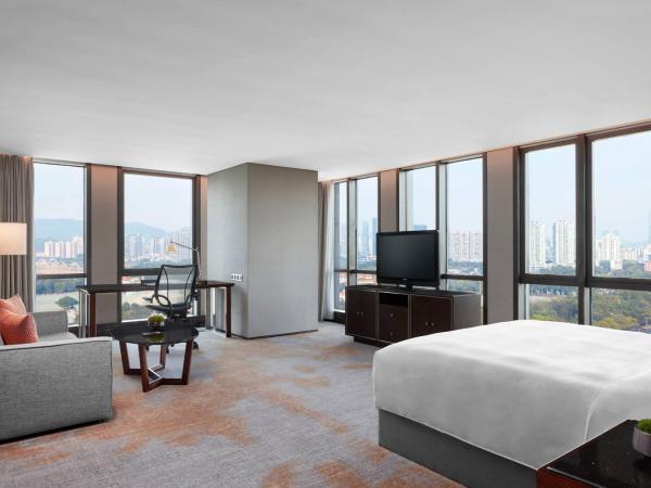 JW Marriott Hotel Shenzhen : photo 4 de la chambre king studio suite with golf view - high floor