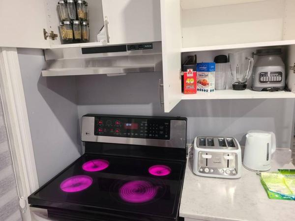 Cloud Bnb Downtown Ottawa : photo 7 de la chambre chambre familiale avec salle de bains