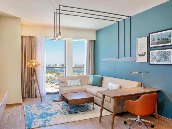 Element Al Jaddaf, Dubai : photo 2 de la chambre 2 bedroom apartment with city view (complimentary transfer to dubai mall, festival city mall, la mer beach & al jaddaf metro)