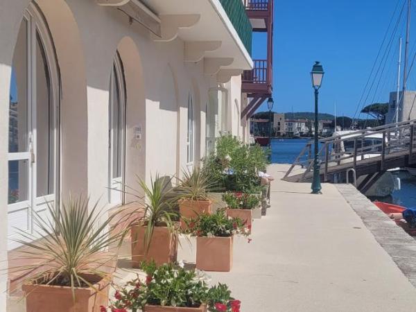 Le Suffren Hôtel : photo 6 de la chambre chambre double - vue sur canal