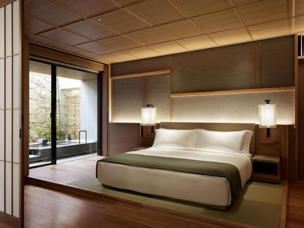HOTEL THE MITSUI KYOTO, a Luxury Collection Hotel & Spa : photo 5 de la chambre suite onsen lit king-size - vue sur cour