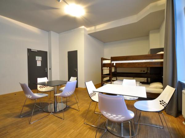 Five Elements Hostel Leipzig : photo 2 de la chambre lit dans dortoir mixte de 6 lits