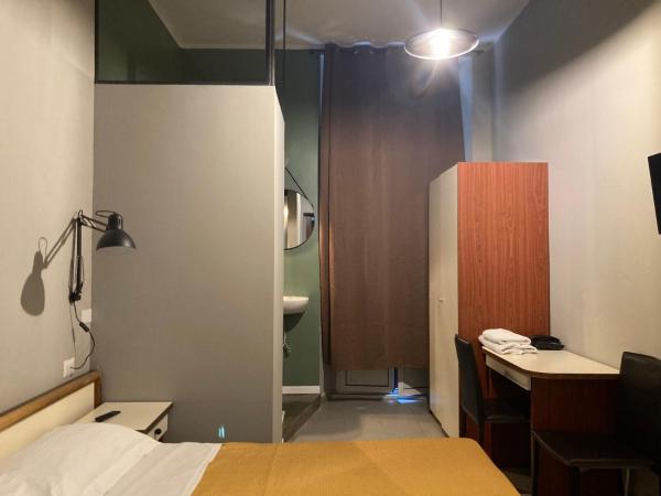 Hotel Calypso : photo 2 de la chambre chambre double avec salle de bains commune