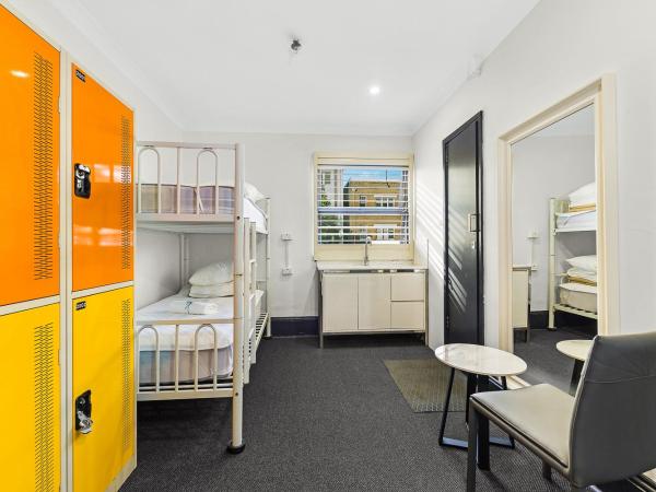 London Plane Backpackers : photo 1 de la chambre lit dans dortoir pour femmes de 4 lits (réservé aux personnes de 18 à 40 ans)