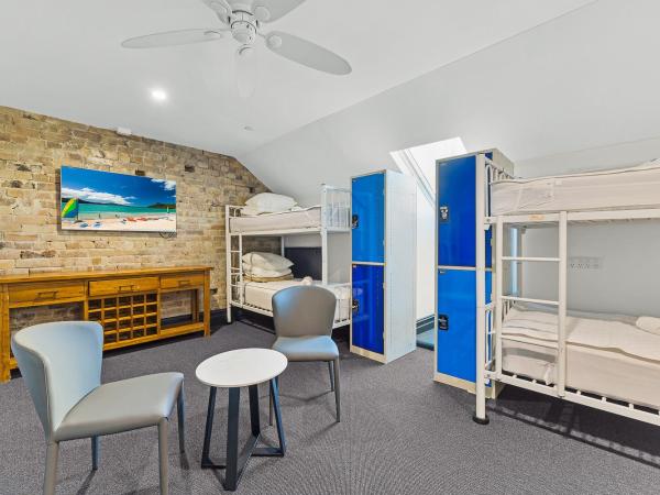 London Plane Backpackers : photo 2 de la chambre bunk bed in mixed dormitory room (ages 18-40 years only)