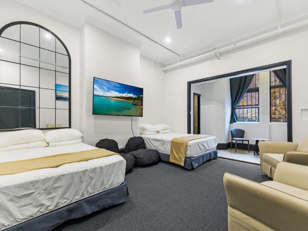 London Plane Backpackers : photo 1 de la chambre private room with toilet and shower (no hotwater))